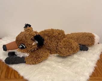 Riesiger gehäkelter Fuchs als Plüschtier – Großes, flauschiges Amigurumi-Fuchs-Kuscheltier aus Kunstfell