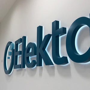 3D metal indoor sign.
made of stainless steel.
color is blue
backlight color is white.
1 inch away from the wall.
letter depth is 1 inch.
