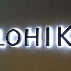 3D metal indoor sign.
made of stainless steel.
color is black and green
backlight color is white.
1 inch away from the wall.
letter depth is 1 inch.