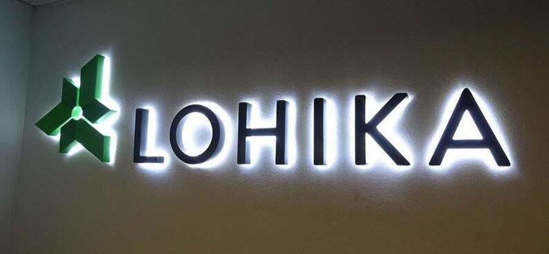 3D metal indoor sign.
made of stainless steel.
color is black and green
backlight color is white.
1 inch away from the wall.
letter depth is 1 inch.