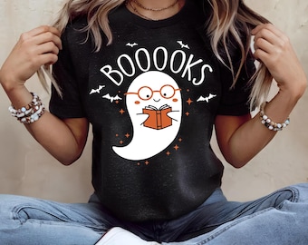 Ghost Reading Books T-Shirt, Halloween Librarian Teacher Tee