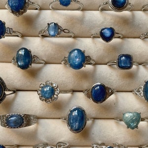 Kyanite ring, Kyanite crystal jewelry, healing crystal, blue crystal jewelry, deep blue gemstone ring, oval stone ring, natural kyanite
