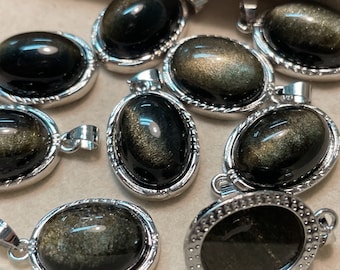 Collana con pendente in ossidiana dorata, placcata in argento.