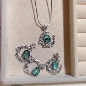 Collana con ciondolo Ginkgo Stella Luna, conchiglia di abalone, agata rossa, mezzaluna