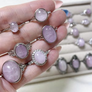 Verstellbarer Ring aus natürlichem Kunzit-Kristall, silberplattierter Schmuck für Damen, rosa Kunzit-Schmuck, Liebeskristalle, Mut, innere Ruhe, Geschenk