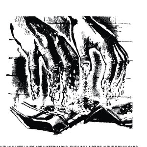 Può includere: Illustrazione in bianco e nero di più mani che si lavano con sapone e acqua. L'immagine è stilizzata e ha una texture granulosa.