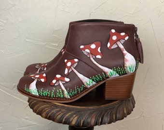 Mushroom ankle boots sz 7