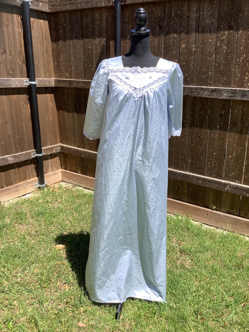 Vintage 1950s nightgown imagem 1