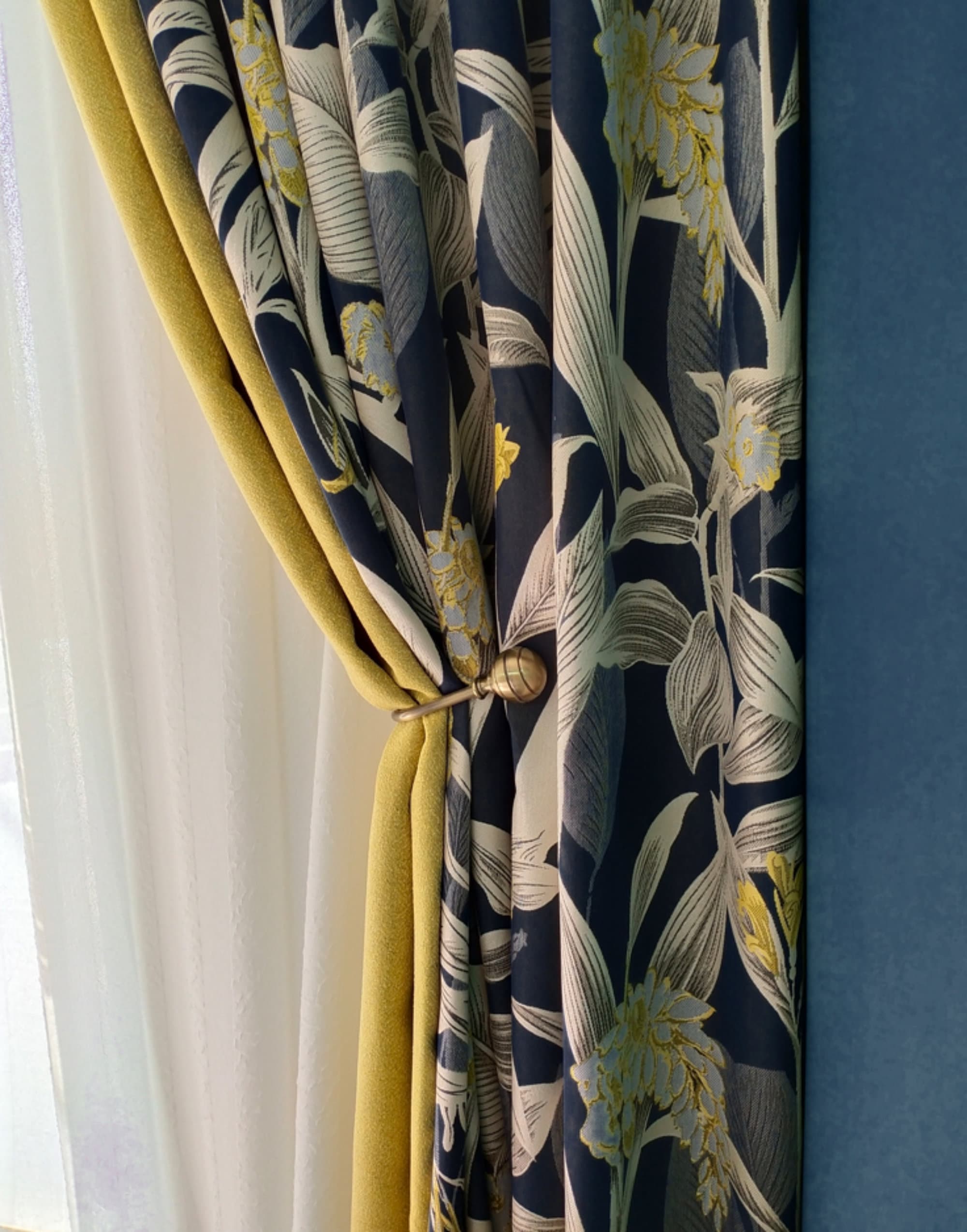 Navy Blue White Leaf Pattern Drapes Blackout Curtains for Sale
