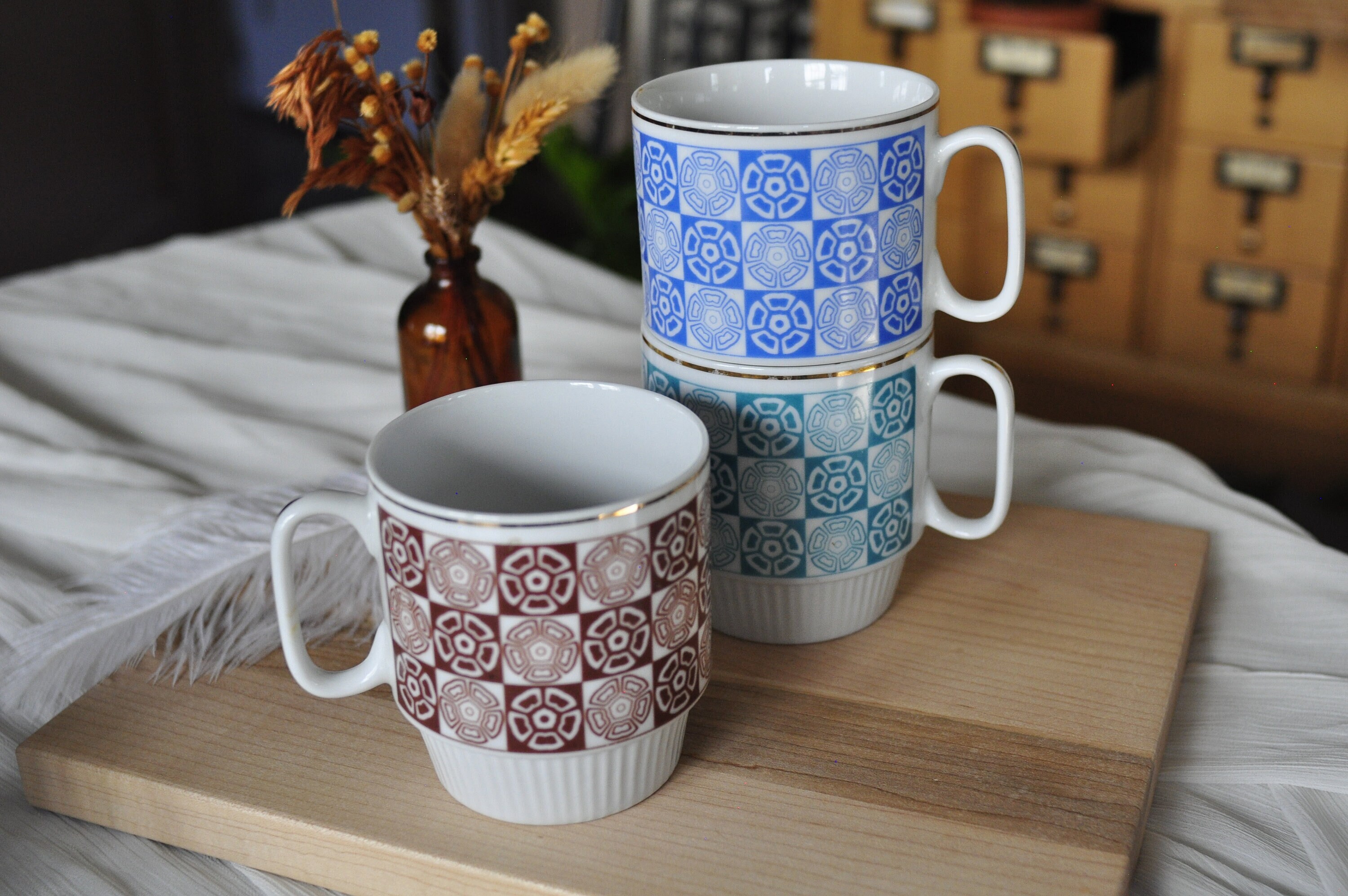Vintage 1970s Ceramic Abstract Pattern Stackable Coffee Mug Set