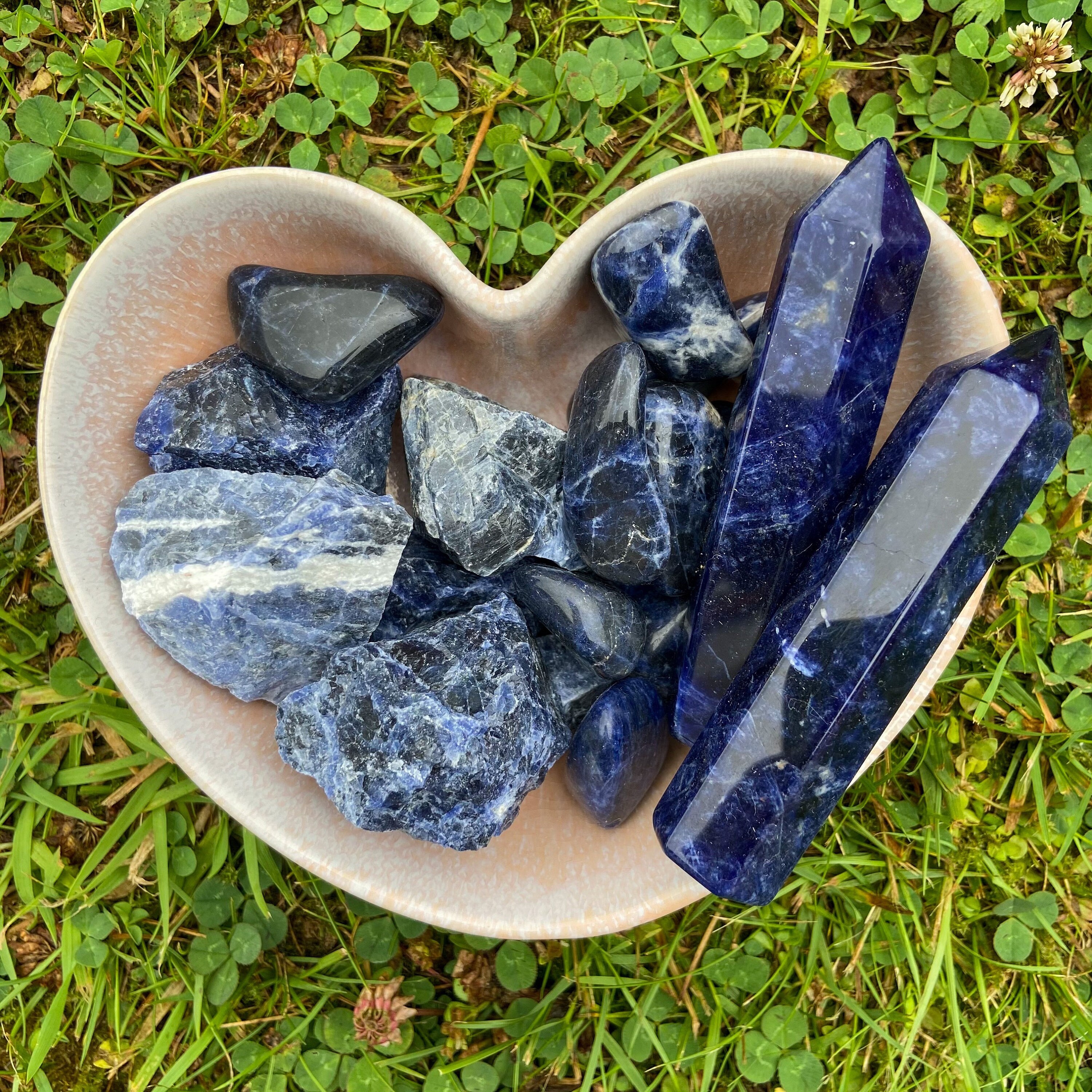 Sodalite | self-esteem and confidence crystal, wisdom, knowledge, rel…