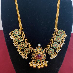 Matte gold short necklace with kemp stones| kemp necklace | Temple jewelry|kemp Bottu mala