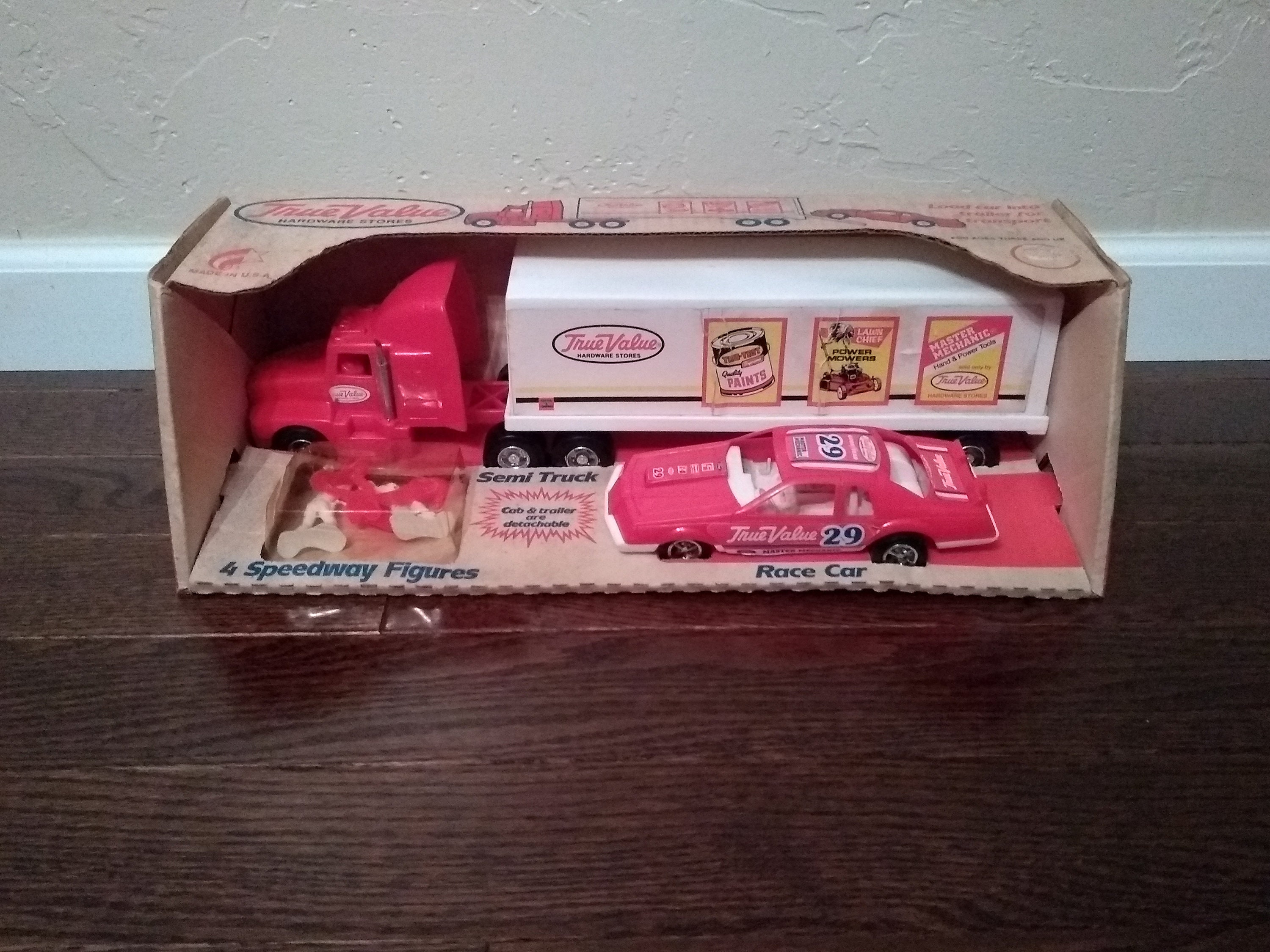 Ertl 1/64 Scale STP Richard Petty Race Team - True Value Semi