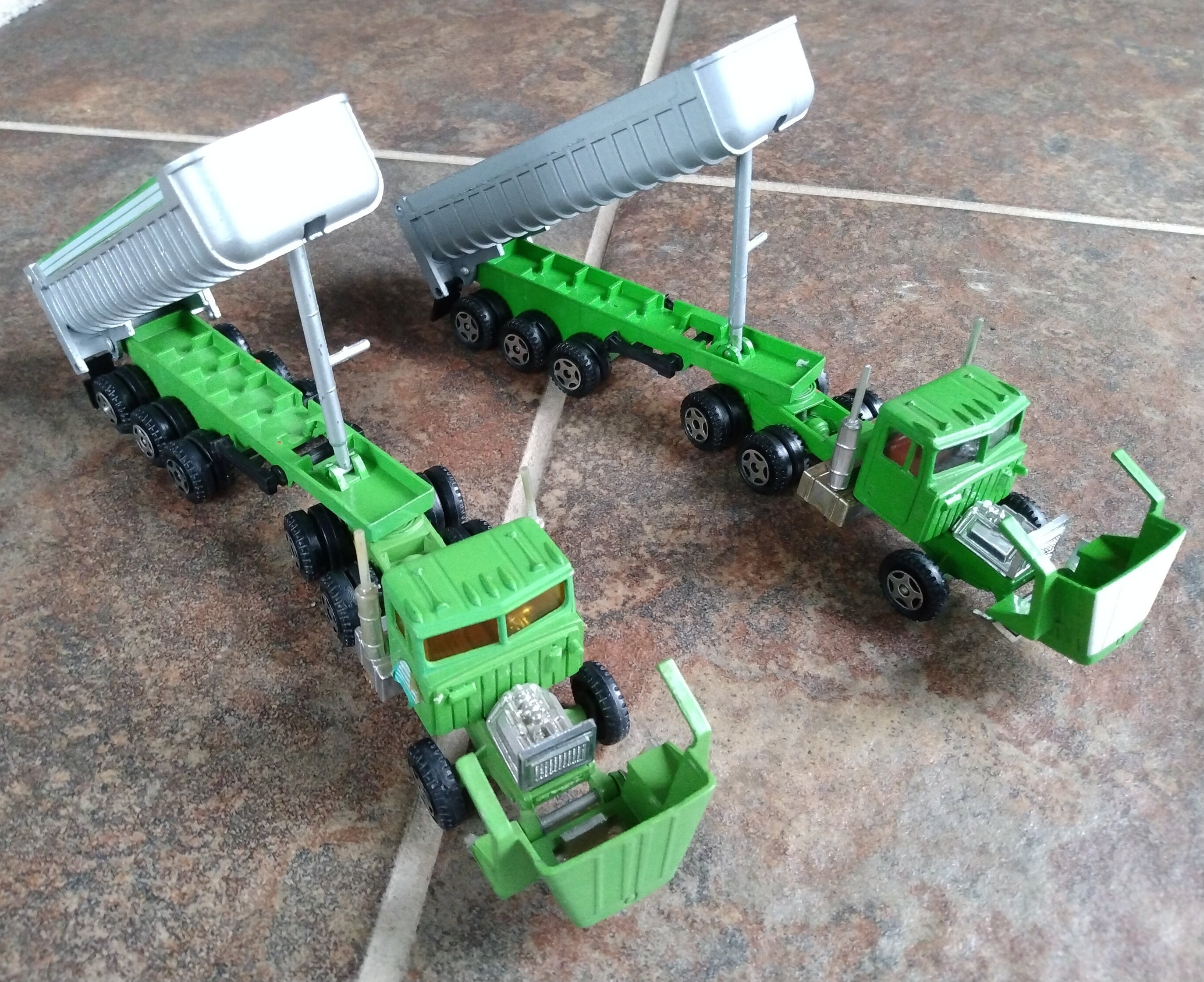 Ertl John Deere Die Cast Toys - Farm Tractors - Excavator