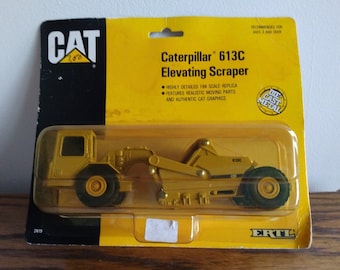 Ertl CAT Caterpiller - Motor Grader - Challenger 65 - Elevating Scraper - Mighty Mover Micro Size