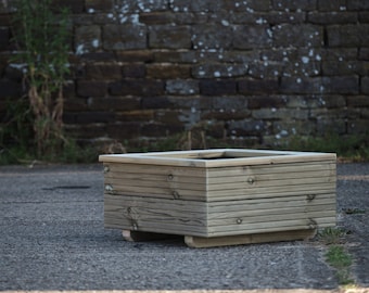 Jardinière basse et durable pour terrasse avec couronnement élégant en bois sur pieds