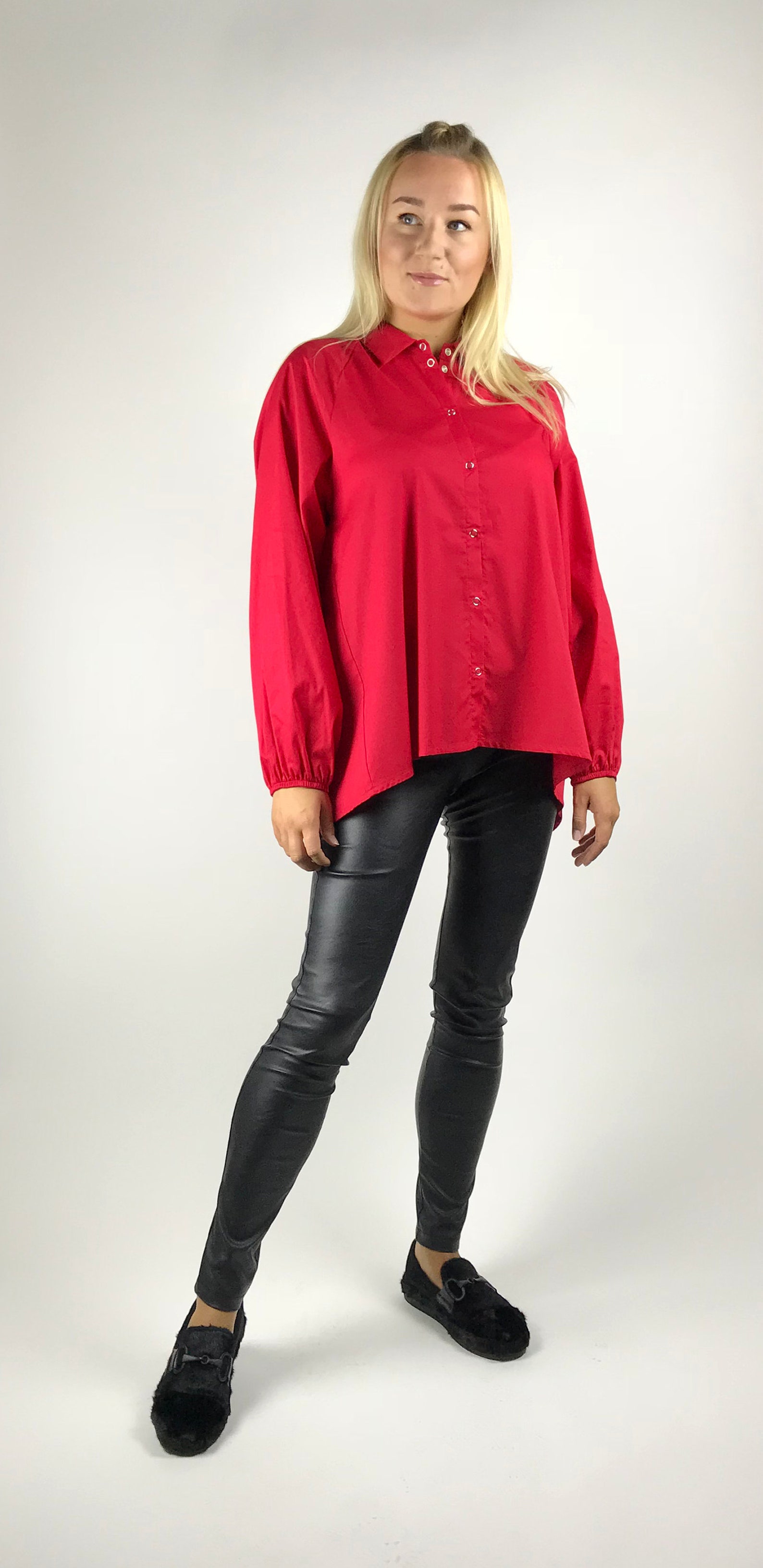 red and white shirt outfits