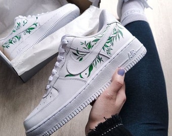 Custome verde Deja Air Force 1 para ella, Zapatilla de flores verdes hecha a mano para mujer, Zapatos de naturaleza pintados para novia
