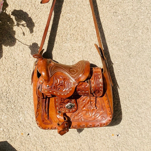 VINTAGE 1960s/70s Mexican Tooled Leather Saddle Shape Bag