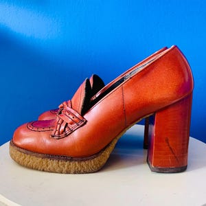 VINTAGE 1970s Tan Leather Platform Shoes