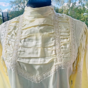 Vintage 1970s GUNNE SAX/ GUNNIES Victorian Style Cream Blouse