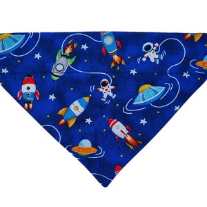 Custom Hundehalstuch und Katzenhalstuch - &quot;Outer Space&quot; - Space + Nerdy Slide on Over the Collar Bandana für Hunde und Katzen