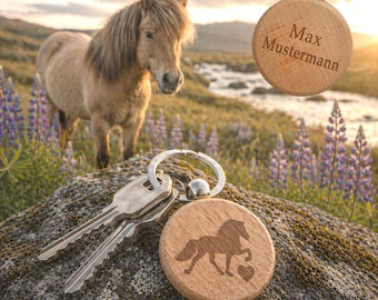 Gepersonaliseerde houten sleutelhanger met IJslands paard – IJslandse tölt met hartje, cadeau voor ruiters en paardenliefhebbers, met persoonlijke gravure