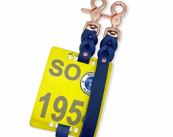 Rijbadgehouders / houders voor identificatiebadges voor motorrijders (paar) gemaakt van geolied leer met strass-steentjes, antiekroze