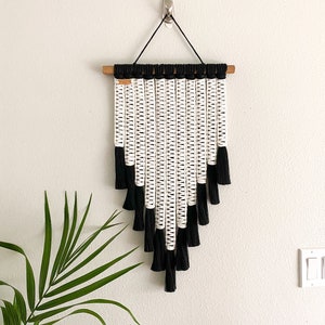 Macrame Wall Hanging- Macrame Tapestry//Boho Wall Hanging//Black Macrame- White Wall Hanging//Boho Wall Decor//Boho Macrame