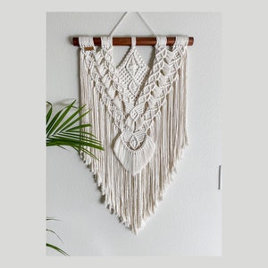 Macrame Wall Hanging- Macrame Tapestry//Boho Wall Hanging//Ivory Macrame-White Macrame//Boho Wall Decor//Boho Macrame