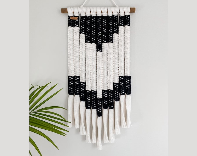 Macrame Wall Hanging- Macrame Tapestry//Boho Wall Hanging//Ivory Macrame-Black Macrame//Aztec Wall Decor//Boho Macrame