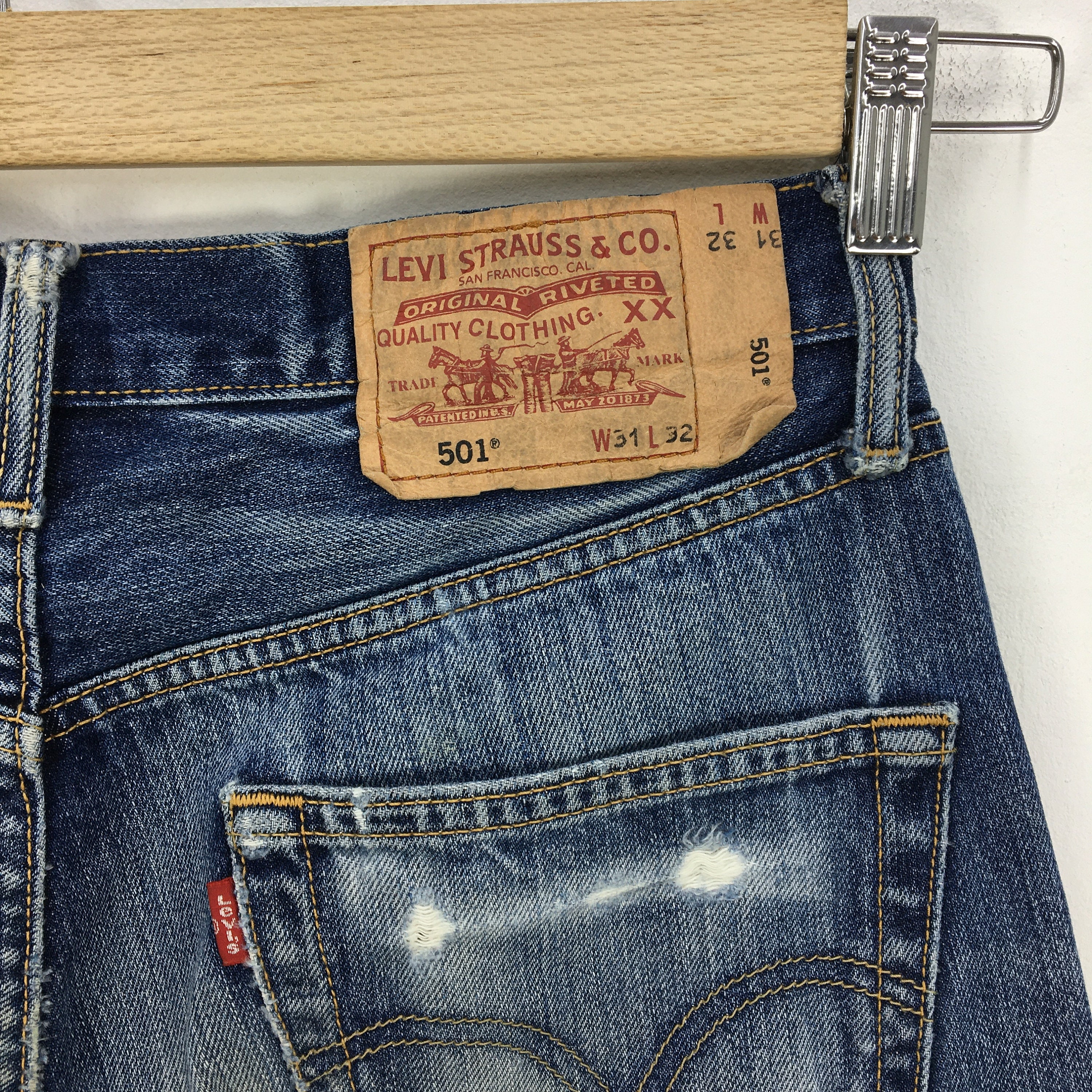 W29 Vintage Levi's 501 Distressed Dirty Jeans 90s Womens W29 Vintage Levi's 501 Distressed Dirty Jeans 90s Womens