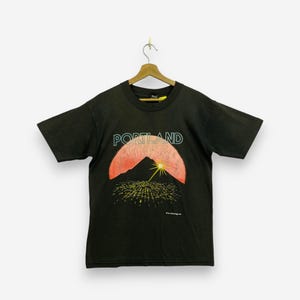 Vintage 90s Portland T-Shirt Medium Portland Sunset Mountain Cityscape Graphic Tee 1999 Mr @ JVBWCZYNSKI Art Size M