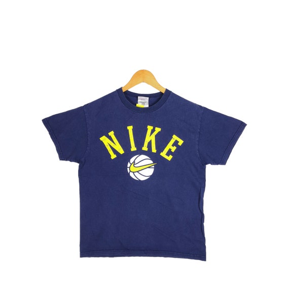 Vintage Nike T-shirt Medium Vintage 90s Nike Swoosh Tee - Etsy