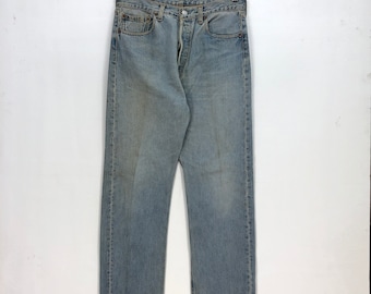 W32 Vintage Levi's 501 Light Wash Jeans 90s Levis mujeres pantalones de gran altura Levis Stonewash Sun Faded Denim Classic Girlfriend Jeans Tamaño 32x31
