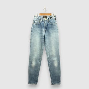 W26 Vintage Versace Denim 90s Versace Jeans Couture Straight Pants Classics Womens High Rise Versace Light Wash Girlfriend Jeans Size 26x30
