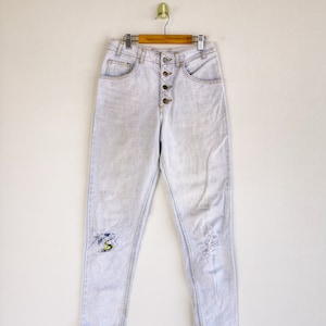 W26 Vintage Guess Usa Light Wash Jeans 90s Guess Usa Distressed Denim Jeans Small Guess Girl High Waisted Pants Guess Mom Jeans Size 26x29