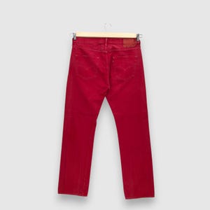 Calça jeans vintage Levi's 501 vermelha tamanho 35x32 anos 90, Levi's, feminina, cintura alta, com botões, lavagem escura, jeans Levi's Mom W35