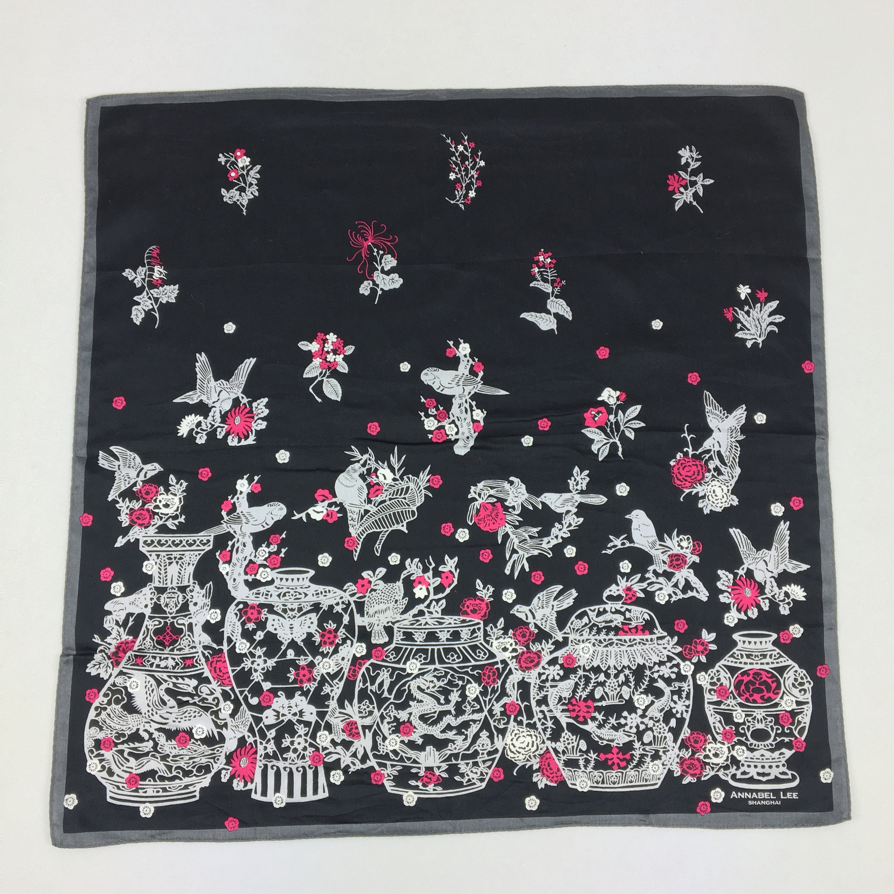 Accessoires Sjaals & omslagdoeken Bandanas LeeAnnette Spinnenweb Schedels met Zwarte Kristallen 4025