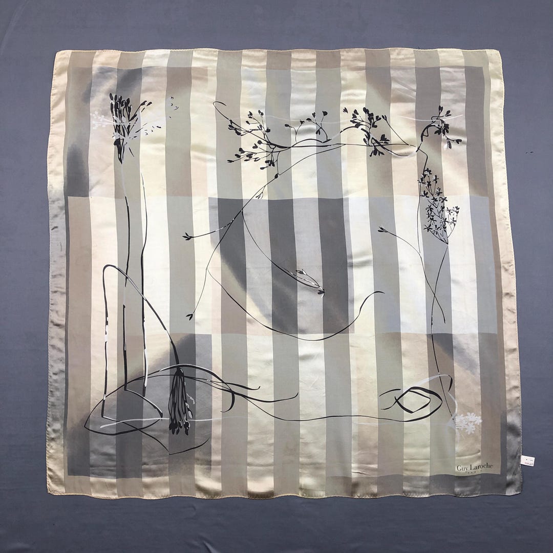 Foulard GUY LAROCHE 100% Soie Vintage - Beige 64x70 Cm - Occasion TBEG