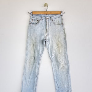 Calça jeans Levis 501 vintage suja e leve