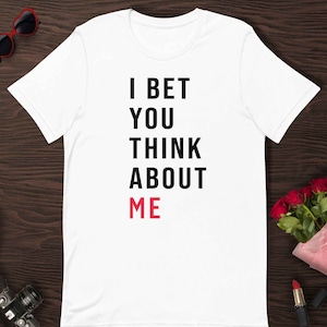 Ich wette, Sie denken an mich Taylor Swift Eras Tour Rot 22 Shirt Unisex T-Shirt