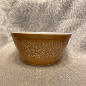 Vintage Pyrex Woodlands 1.5 Quart Mixing Bowl