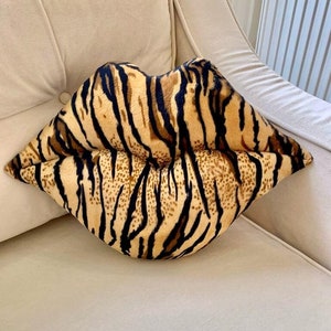 Cheetah Leopard Velvet Throw Lip  Pillows