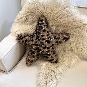 Leopard Star Plush Pillow: Decorative Throw Pillow