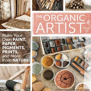 Könnte beinhalten: Eine Collage mit natürlichen Kunstmaterialien und dem Buch "The Organic Artist". Das Bild zeigt handgefertigte Bücher, Farbpigmente, Pinsel und den Text "Make Your Own PAINT, PAPER, PIGMENTS, PRINTS, and More from NATURE."