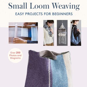 Op de afbeelding: Een boek getiteld Small Loom Weaving: Easy Projects for Beginners van ichi.co, met een geweven tas in kleurblokken van paars, blauw en crème, met instructiefoto's van weeftechnieken, een sjaal, een wandkleed en een schoudertas.