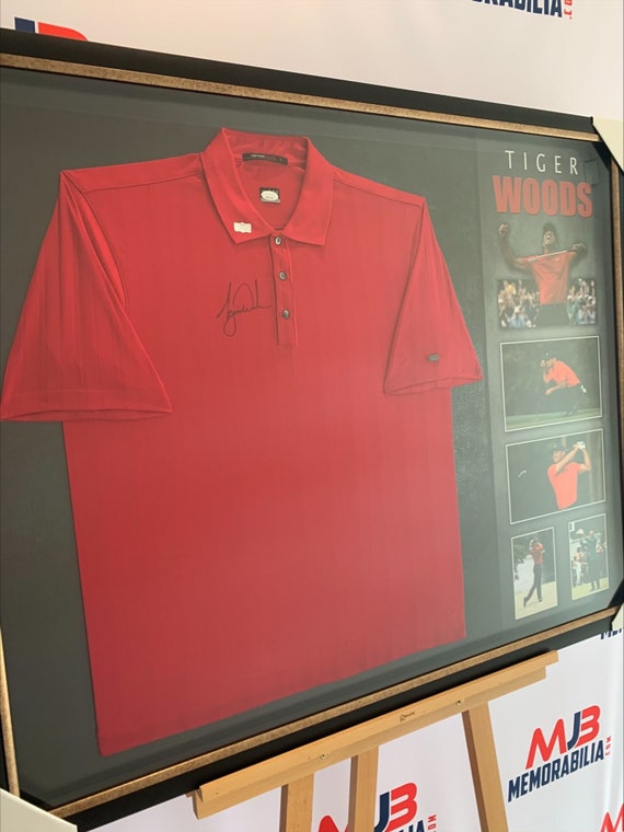tiger woods red polo nike