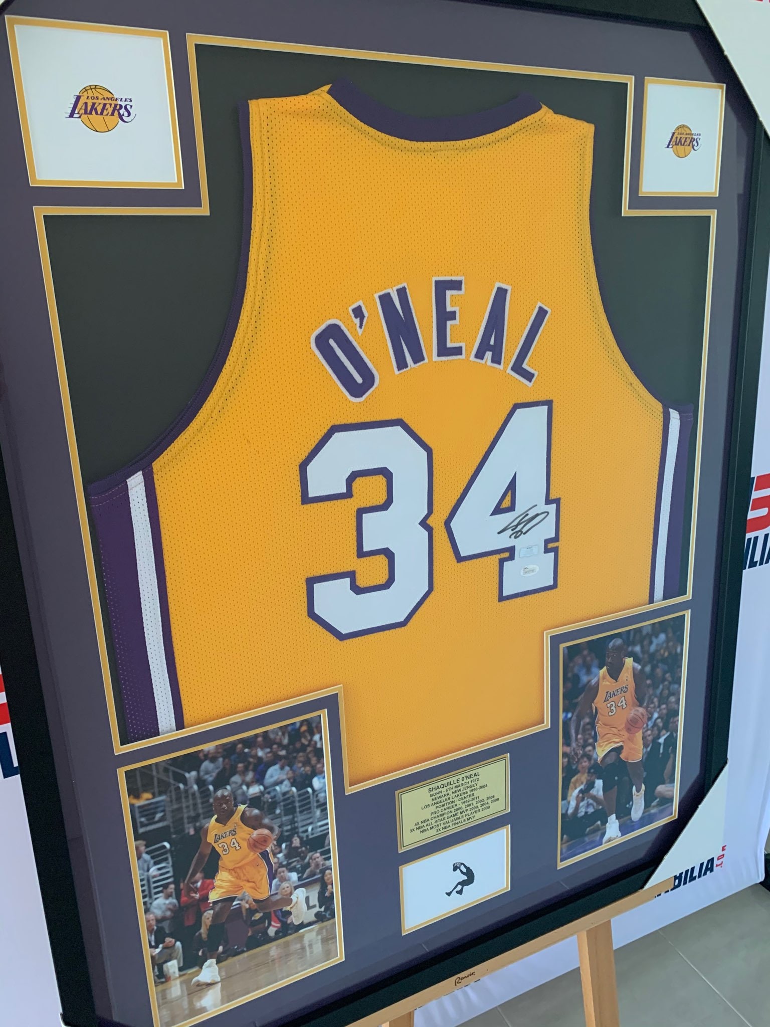 Shaquille O'Neal Hand Signed Autographed Memorabilia