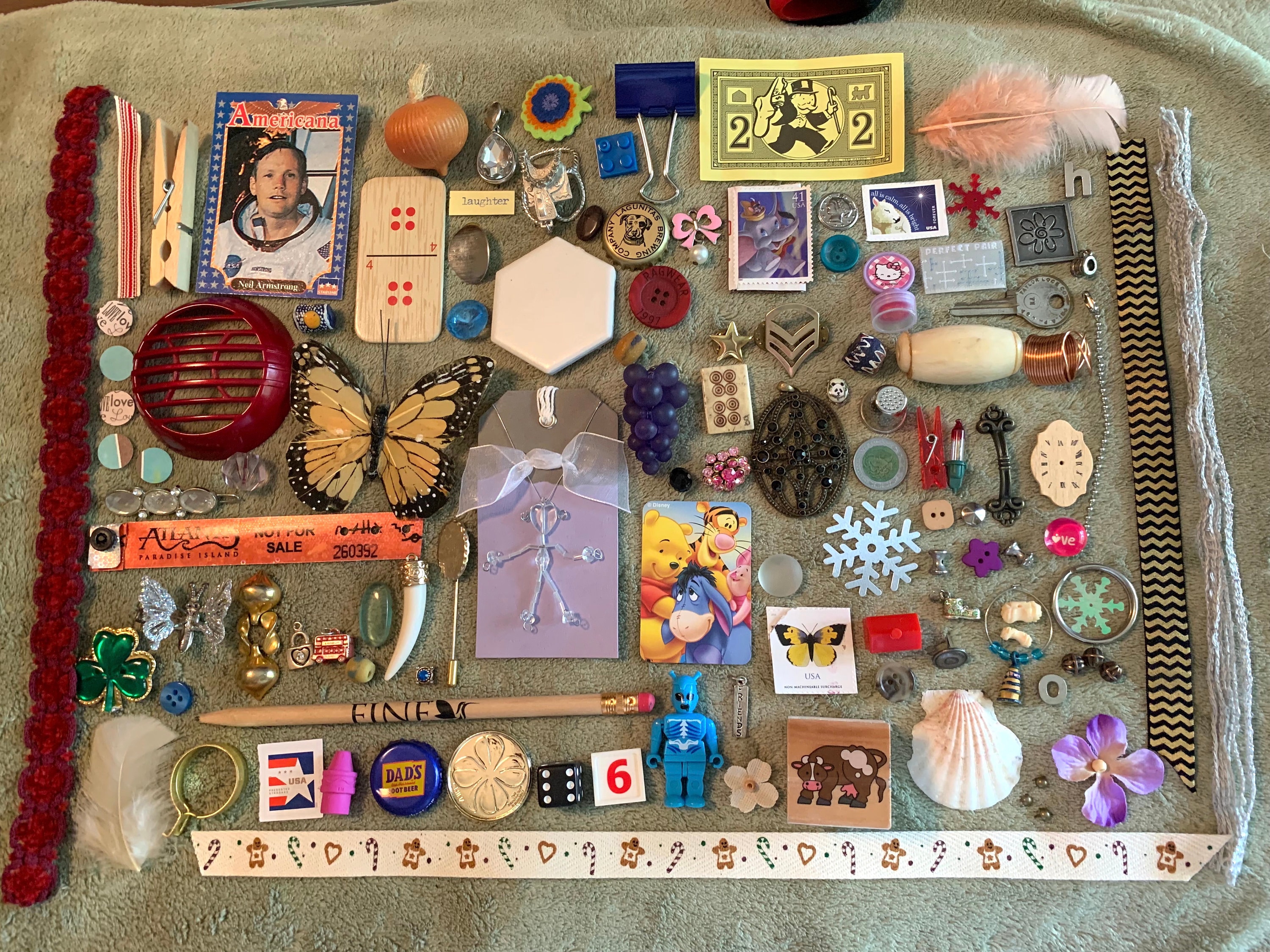 Antique Trinkets: Dandy'S Extraordinary Finds - h01we7g